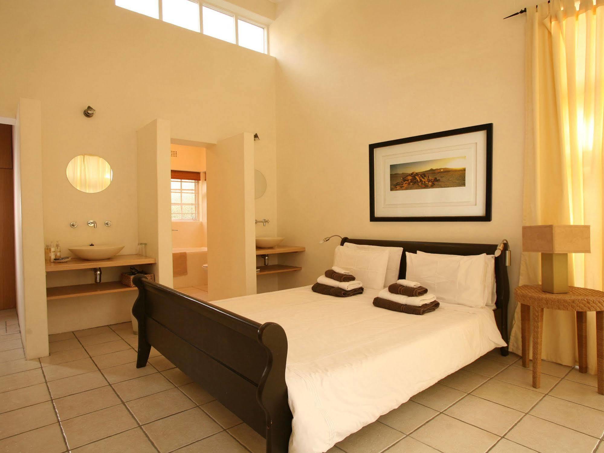 האוט ביי Art Gallery Guest House - Thandekayo מראה חיצוני תמונה