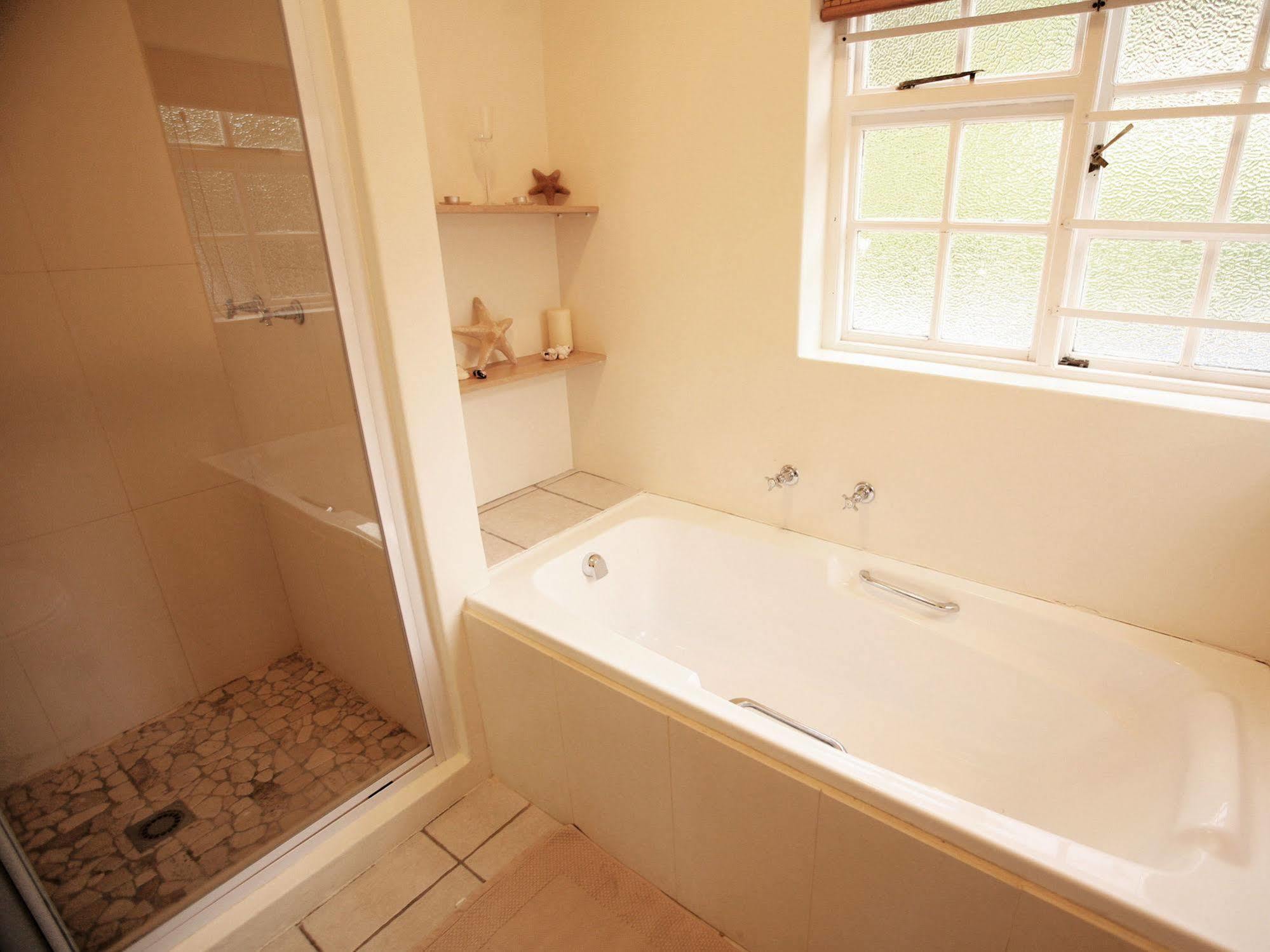 האוט ביי Art Gallery Guest House - Thandekayo מראה חיצוני תמונה
