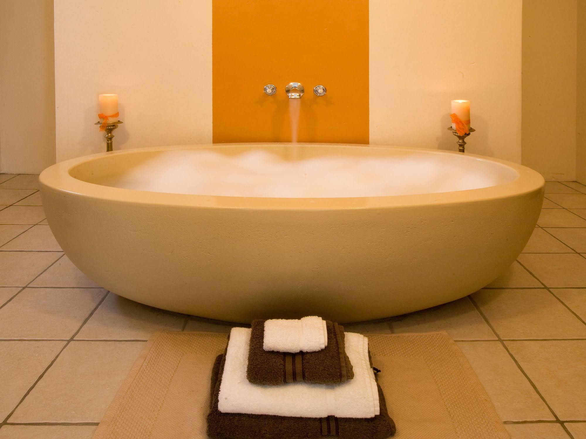 האוט ביי Art Gallery Guest House - Thandekayo מראה חיצוני תמונה
